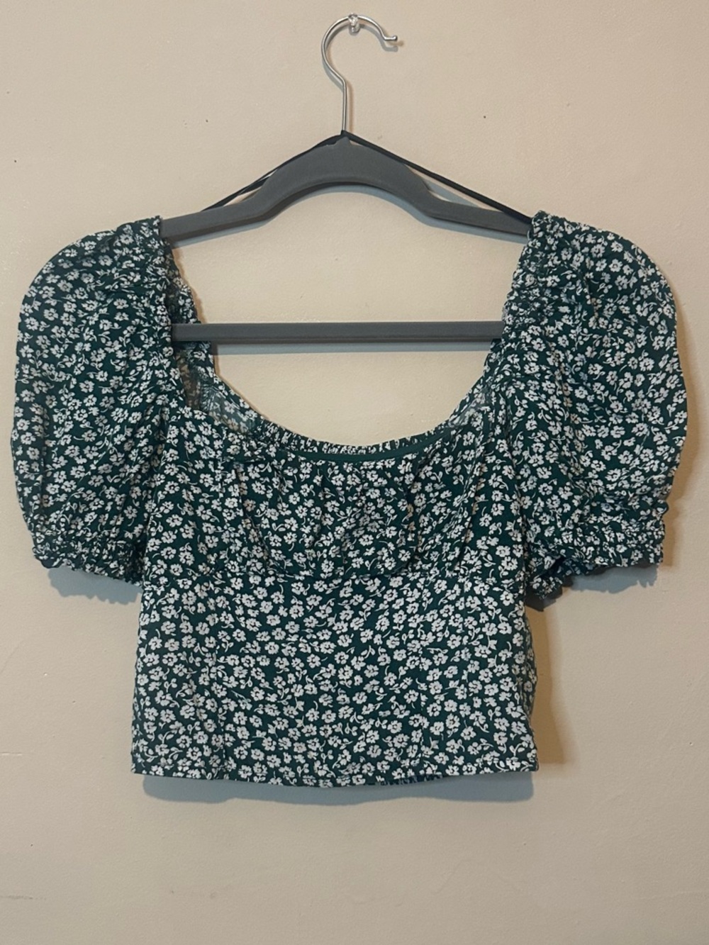 Green Floral Puff-Sleeve Crop Top stretch back